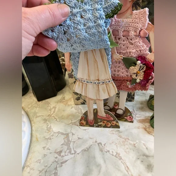 2 Paper Dolls Crochet Clothes Hats Stands Christmas Ornaments Wayne M. Kolenski - Picture 13 of 16